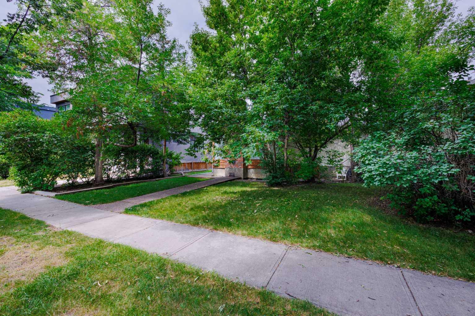 Property Photo:  442 27 Avenue NW  AB T2M 2H6 