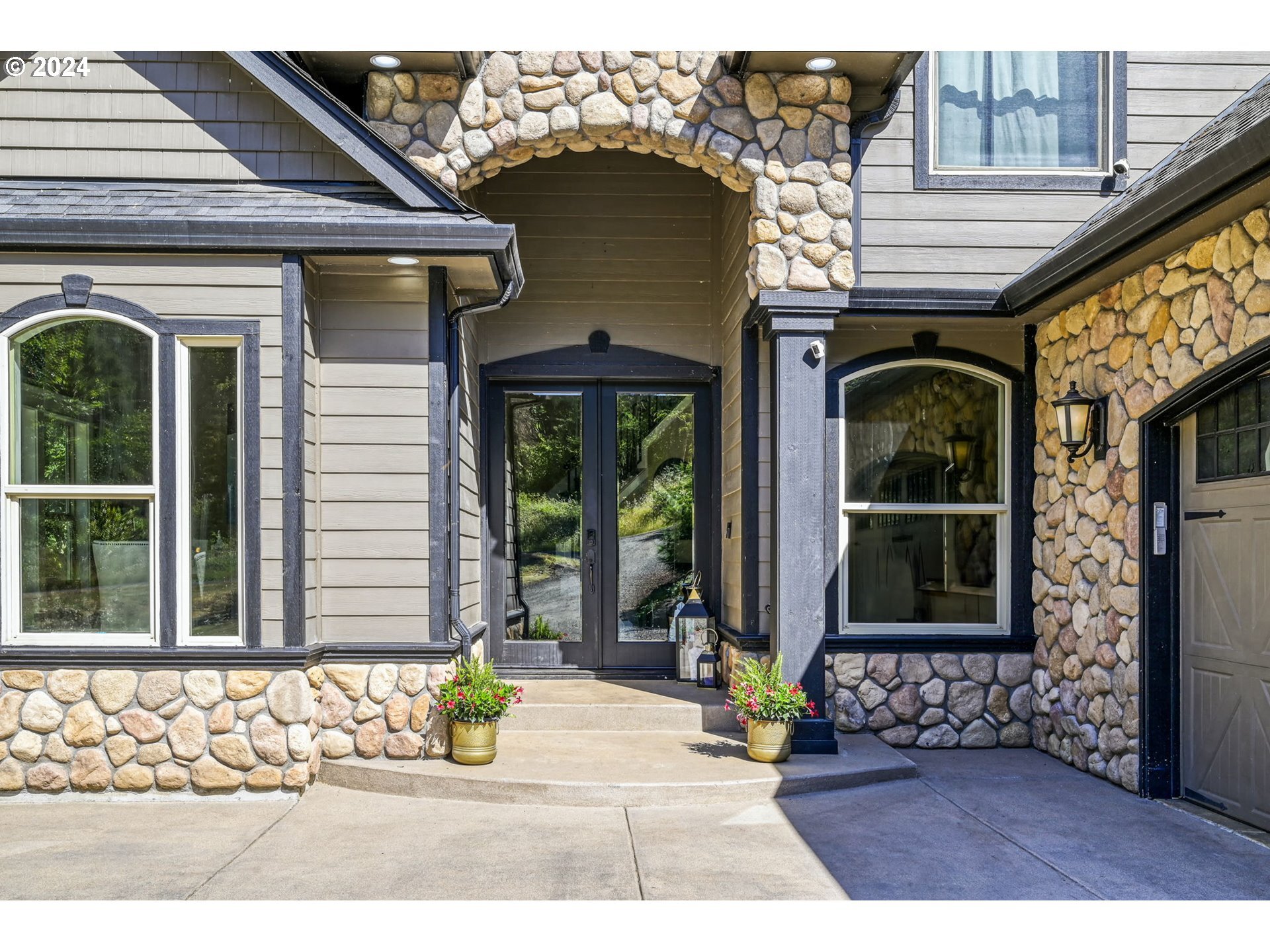 Property Photo: 82241 Bear Mountain Rd OR 97426