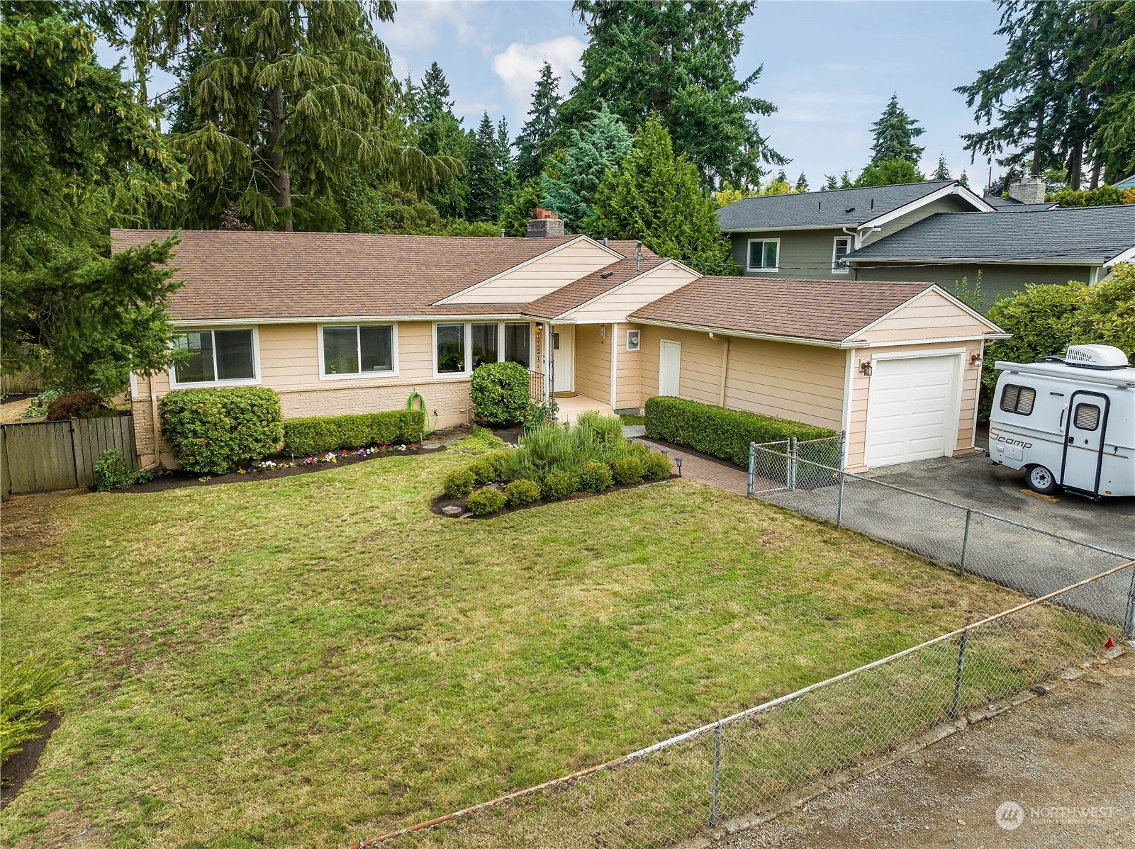 Property Photo:  1804 N 198th Street  WA 98133 