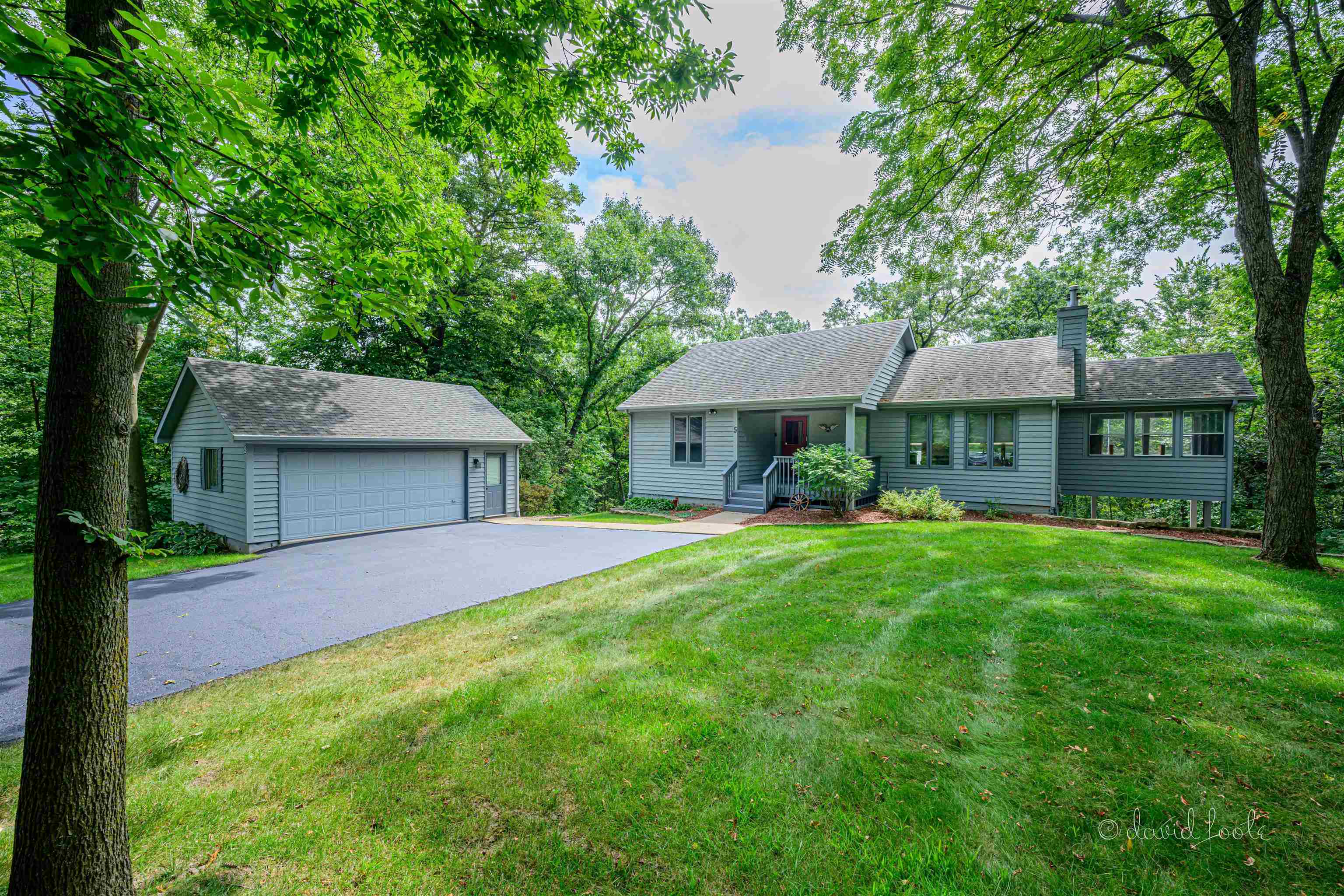 Property Photo:  5 Sylvan Court  IL 61036 