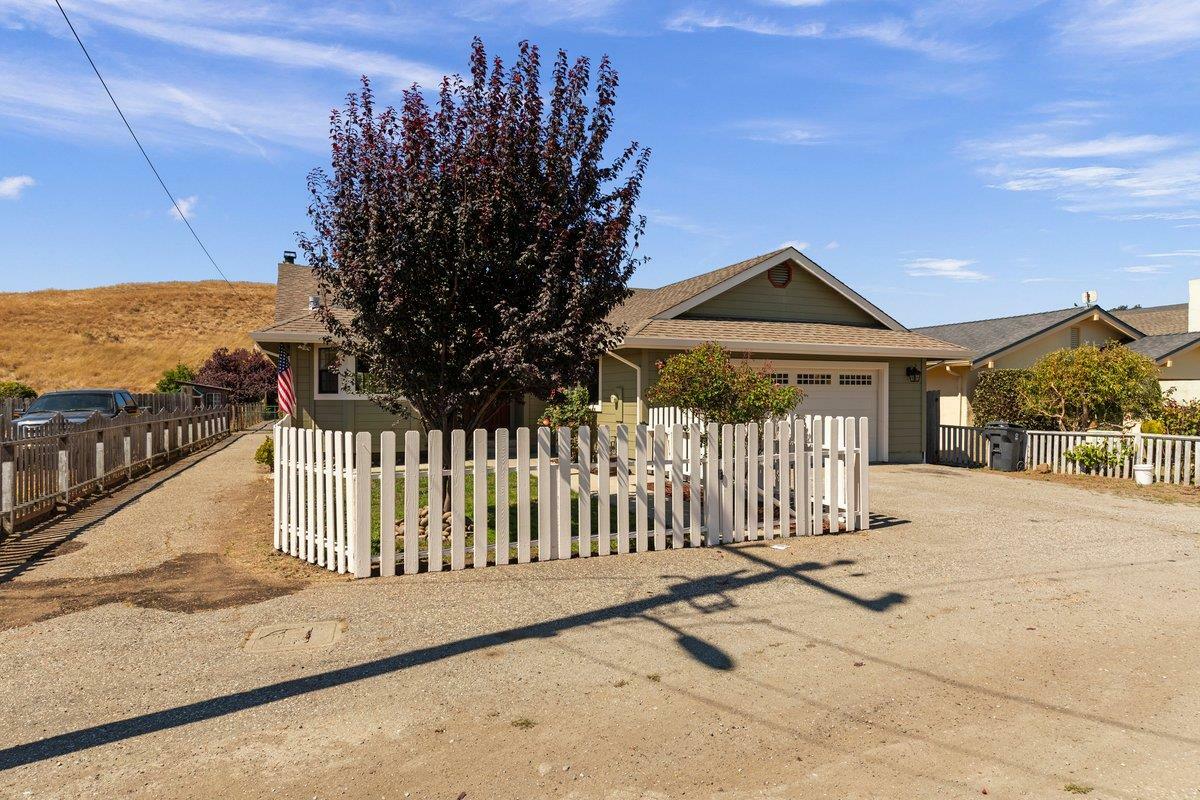 Property Photo:  730 North Street  CA 94060 