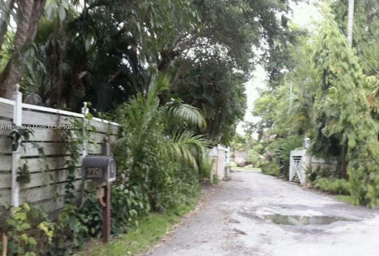 Property Photo:  2350 SW 26th Ave  FL 33312 