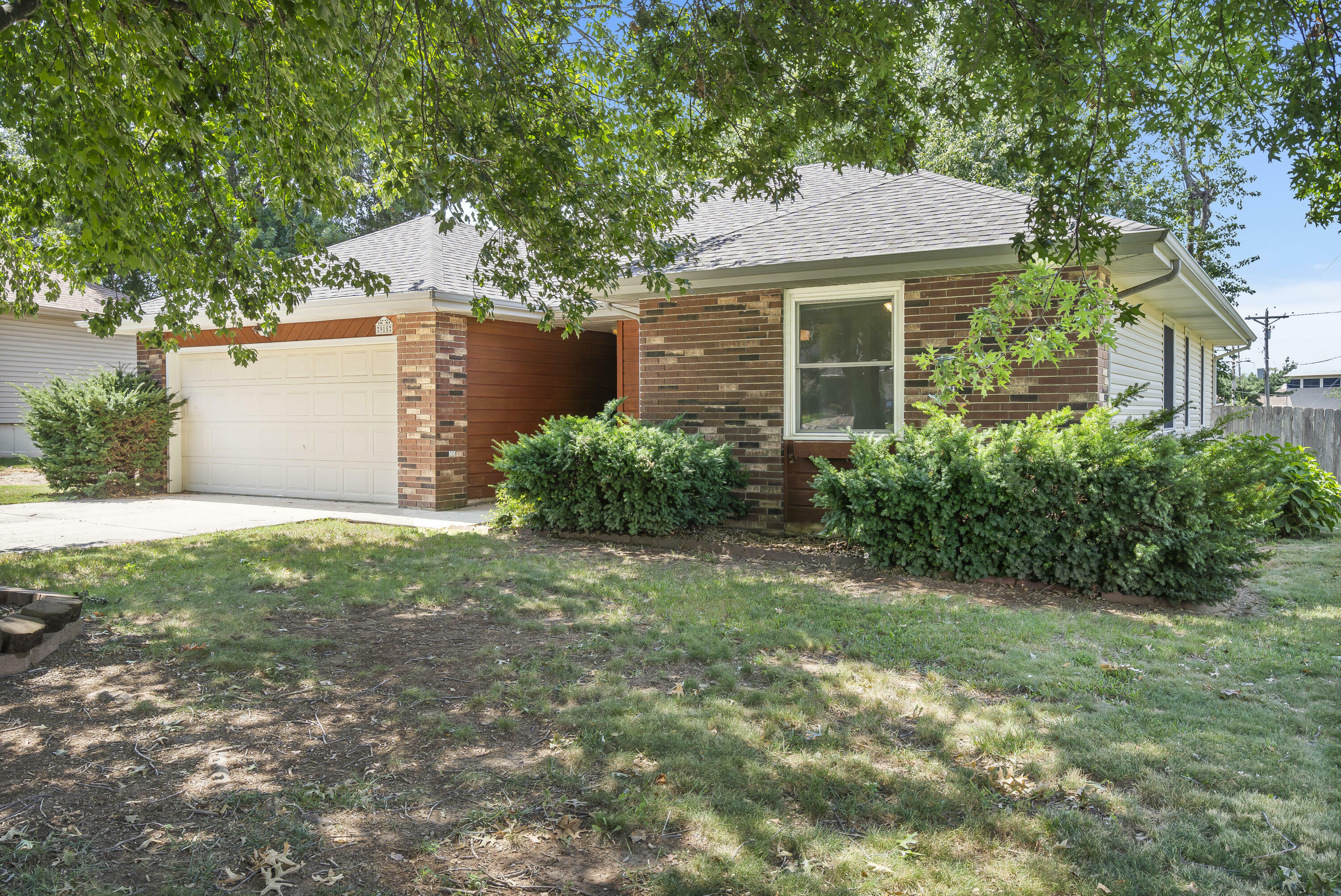 Property Photo:  915 Breann Court  MO 65714 