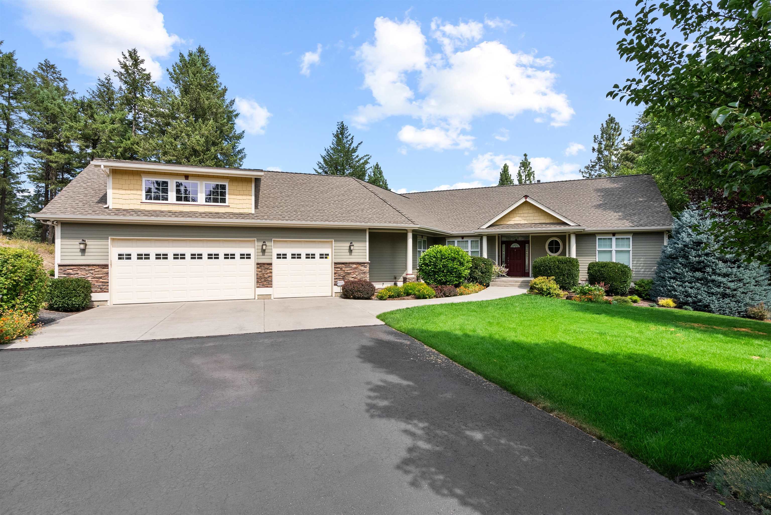 Property Photo:  1721 E Wildflower Ln  WA 99224 