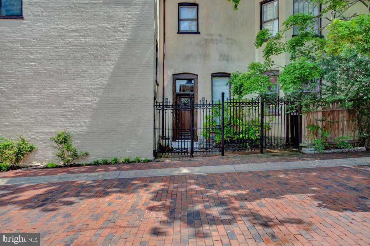 Property Photo:  114 E Vine Street  PA 17602 