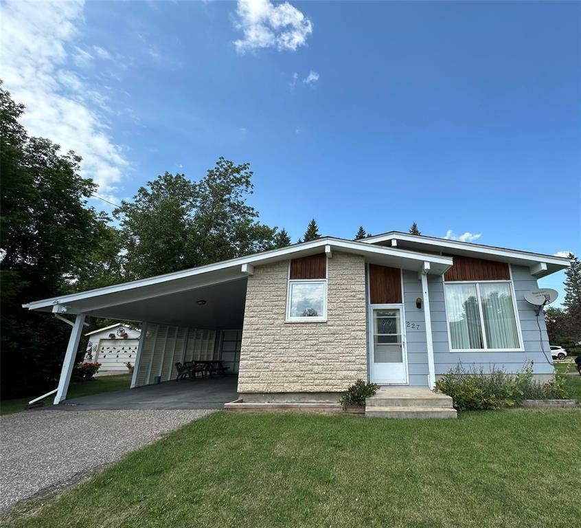 Property Photo:  227 Lindsay Street  MB R0J 1B0 