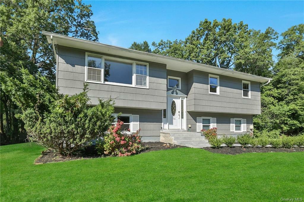 Property Photo:  10 Emerald Court  NY 10956 