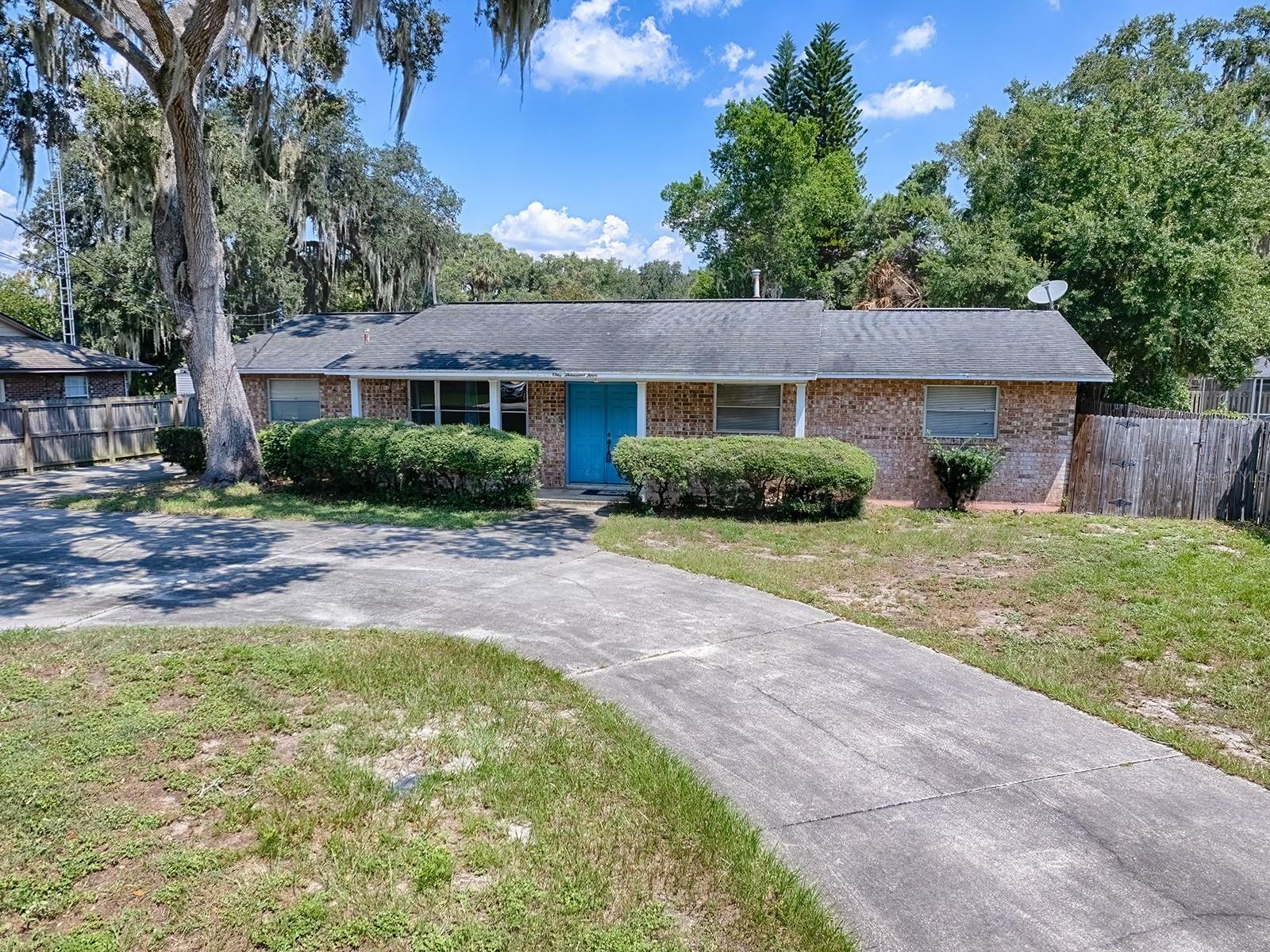 Property Photo:  1004 N Shore Drive  FL 34748 