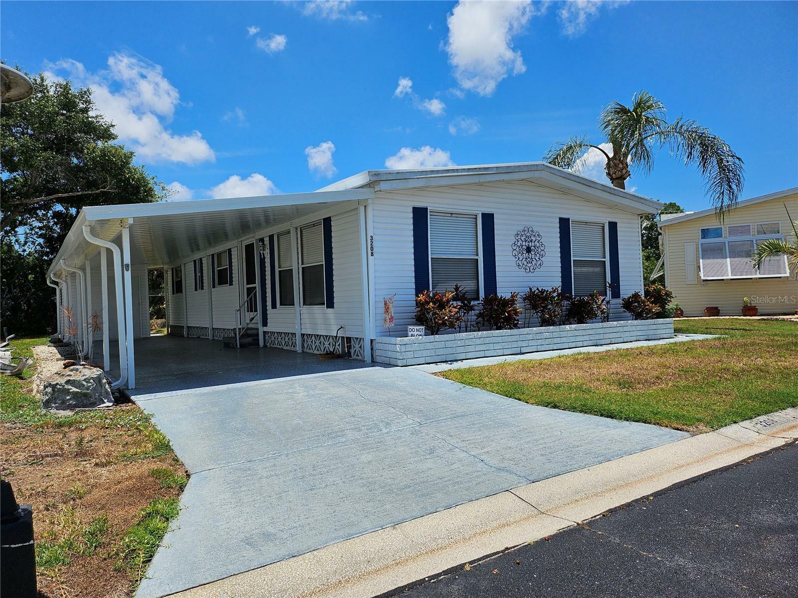 Property Photo:  3208 Oakwood Boulevard S  FL 34237 