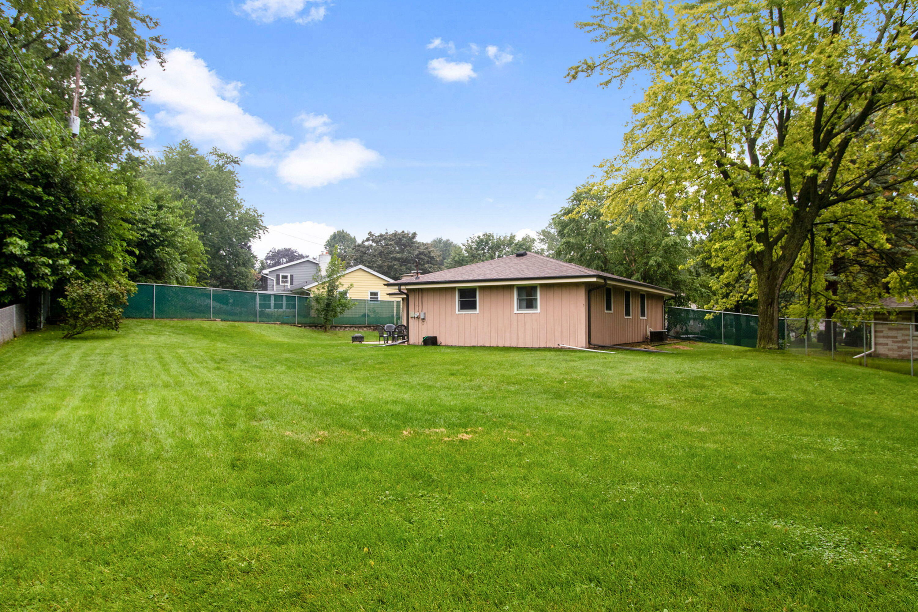 Property Photo:  1144 Lawndale Ave  WI 53188 