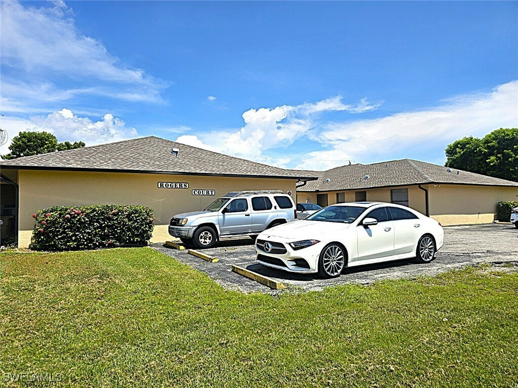 Property Photo:  4407 SW 7th Place 7  FL 33914 