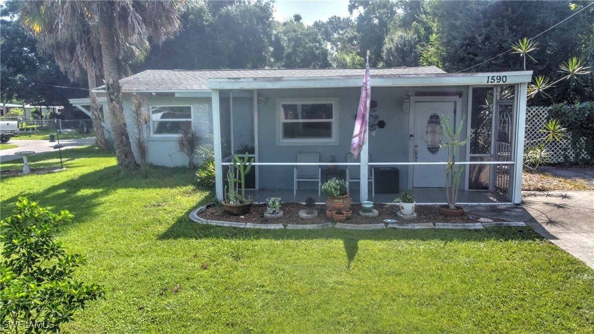 Property Photo:  1590 Piney Road  FL 33903 