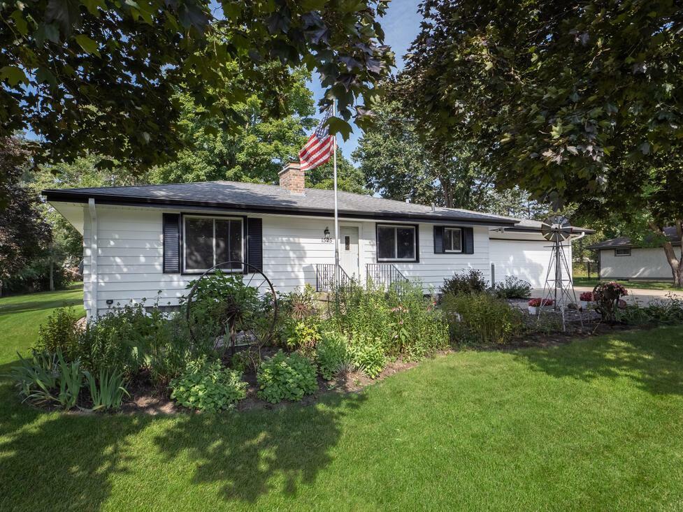 Property Photo:  1525 Fountain Lane N  MN 55447 