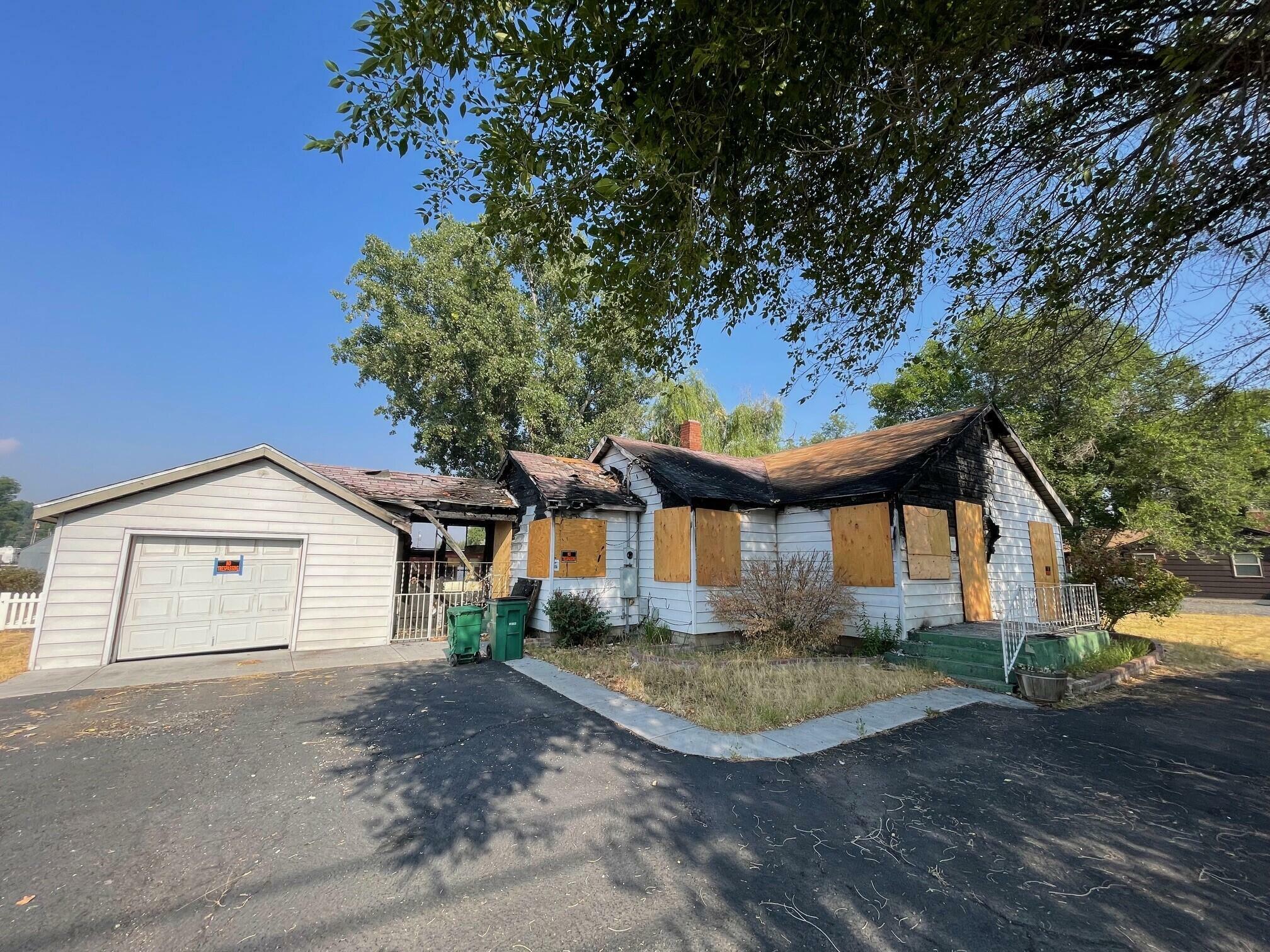 Property Photo:  3938 Altamont Drive  OR 97603 