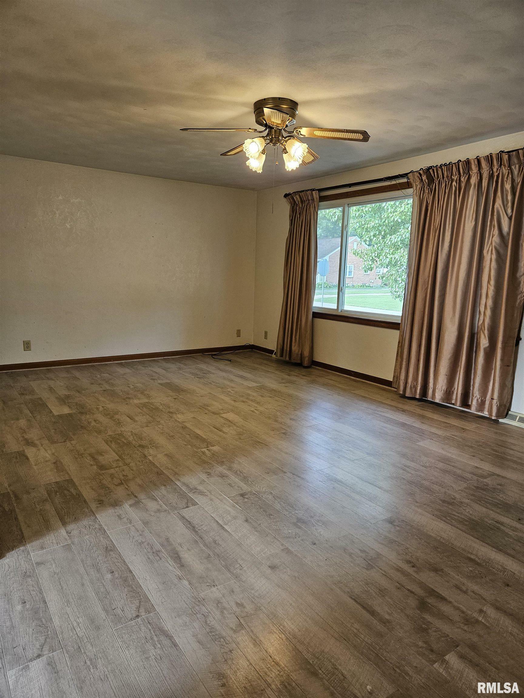 Property Photo:  512 N Runkle Street  IL 61536 