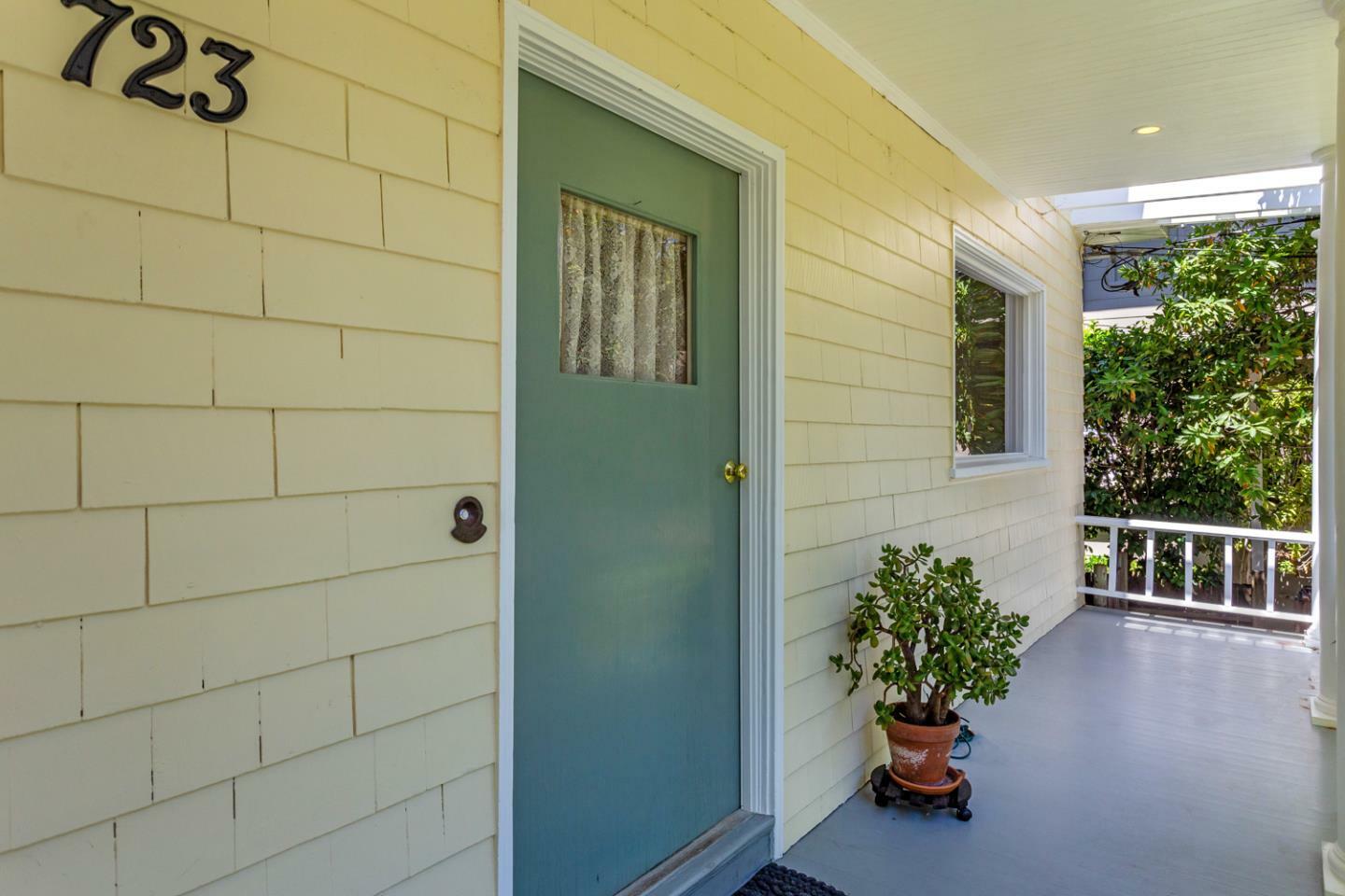 Property Photo:  723 Costa Rica Avenue  CA 94402 