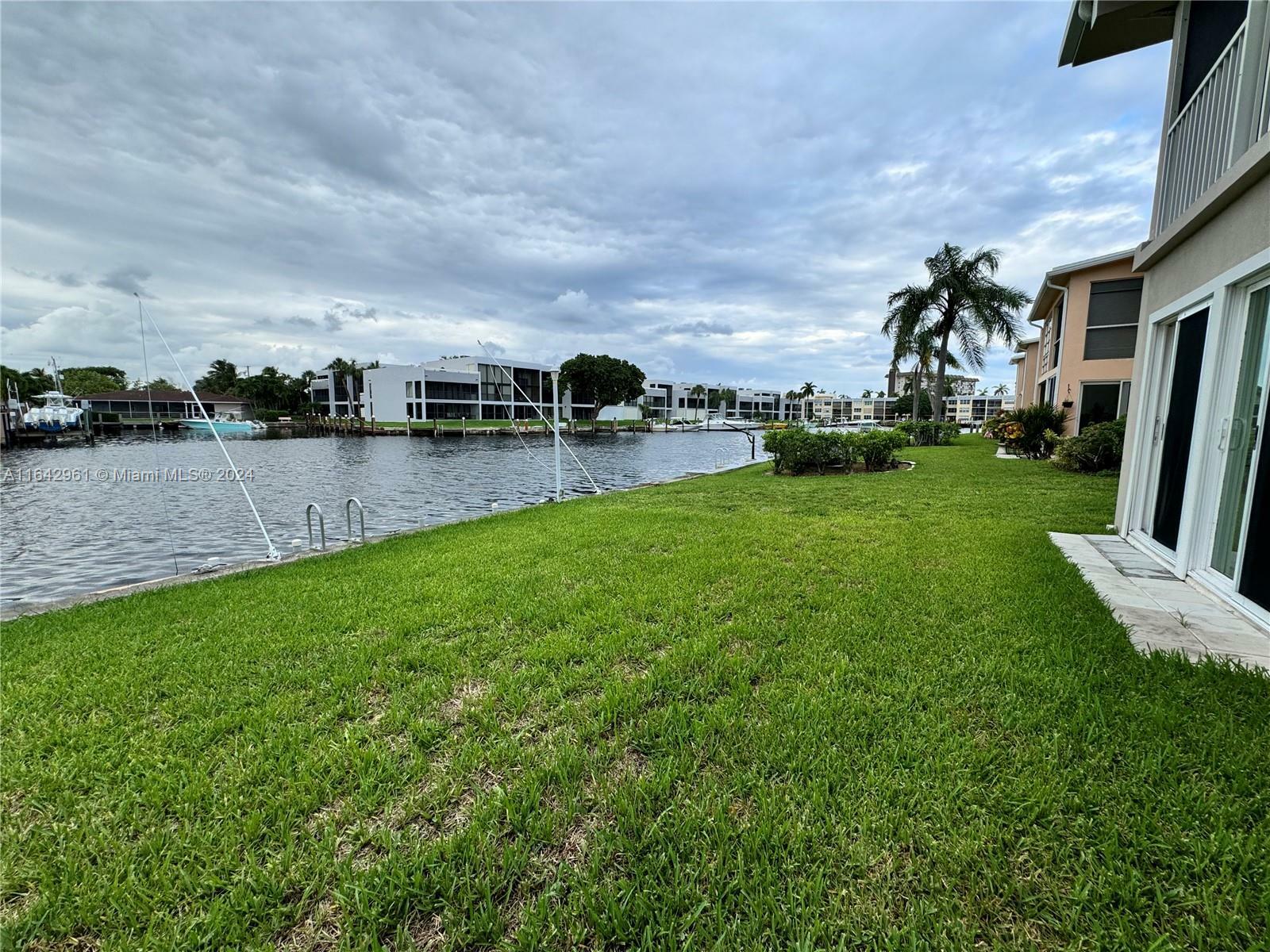 Property Photo:  707 SE 7th Ave 1E  FL 33060 