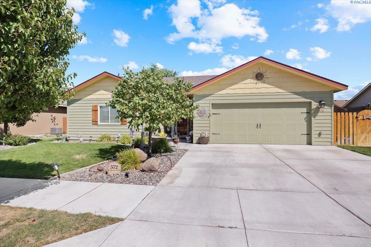 572 N Harrison Pl  Kennewick WA 99336 photo