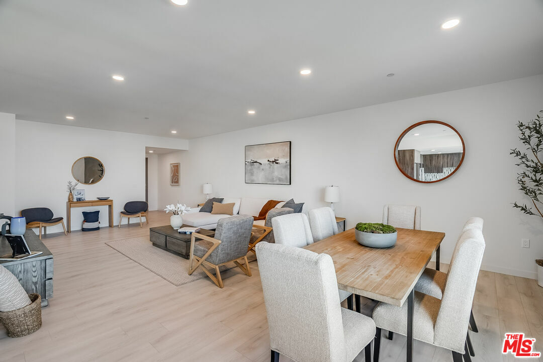 Property Photo:  1021  S Shenandoah St 304  CA 90035 