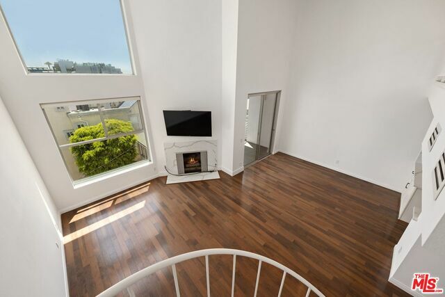 Property Photo:  1129 Larrabee St 13  CA 90069 