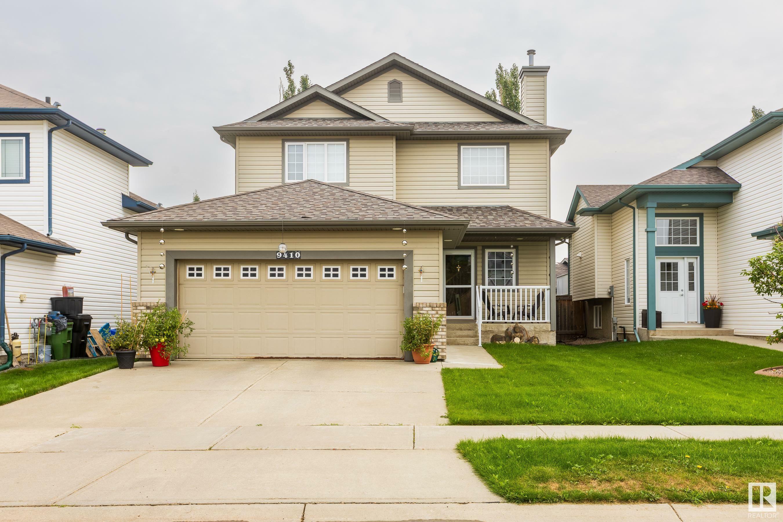 Property Photo:  9410 105 Avenue  AB T8R 0A2 