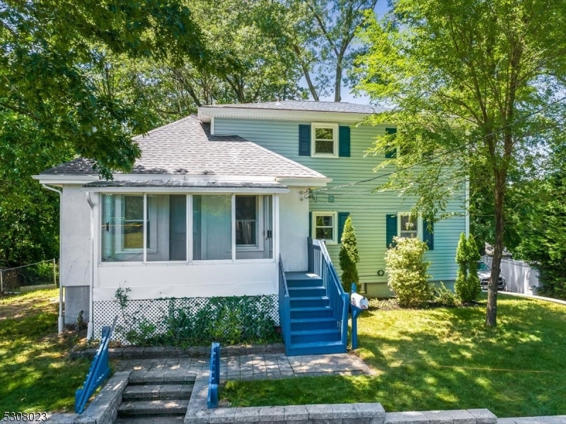 Property Photo:  2 Oak Pl  NJ 07463 