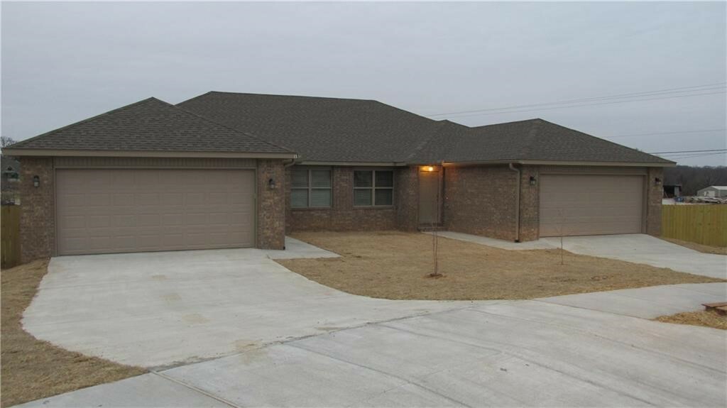 Property Photo:  5106 SW Fieldstone Lane  AR 72712 