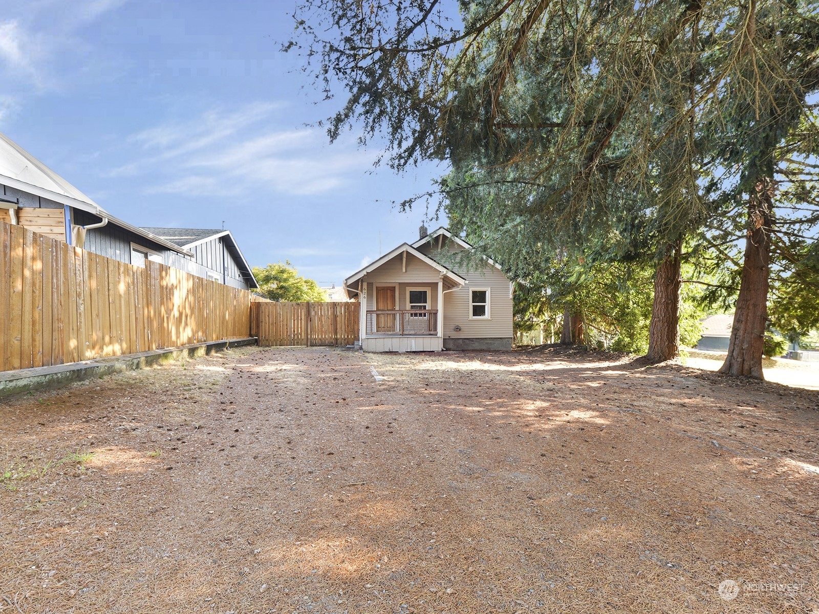 Property Photo:  626 E 51st Street  WA 98404 