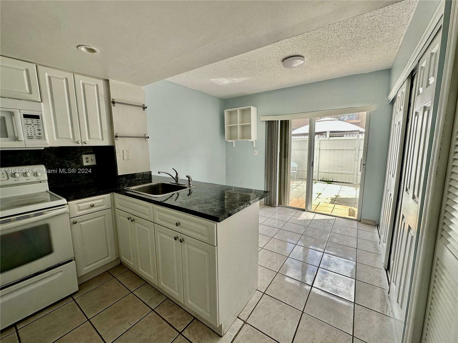 Property Photo:  1911 SW 107th Ave 1006  FL 33165 