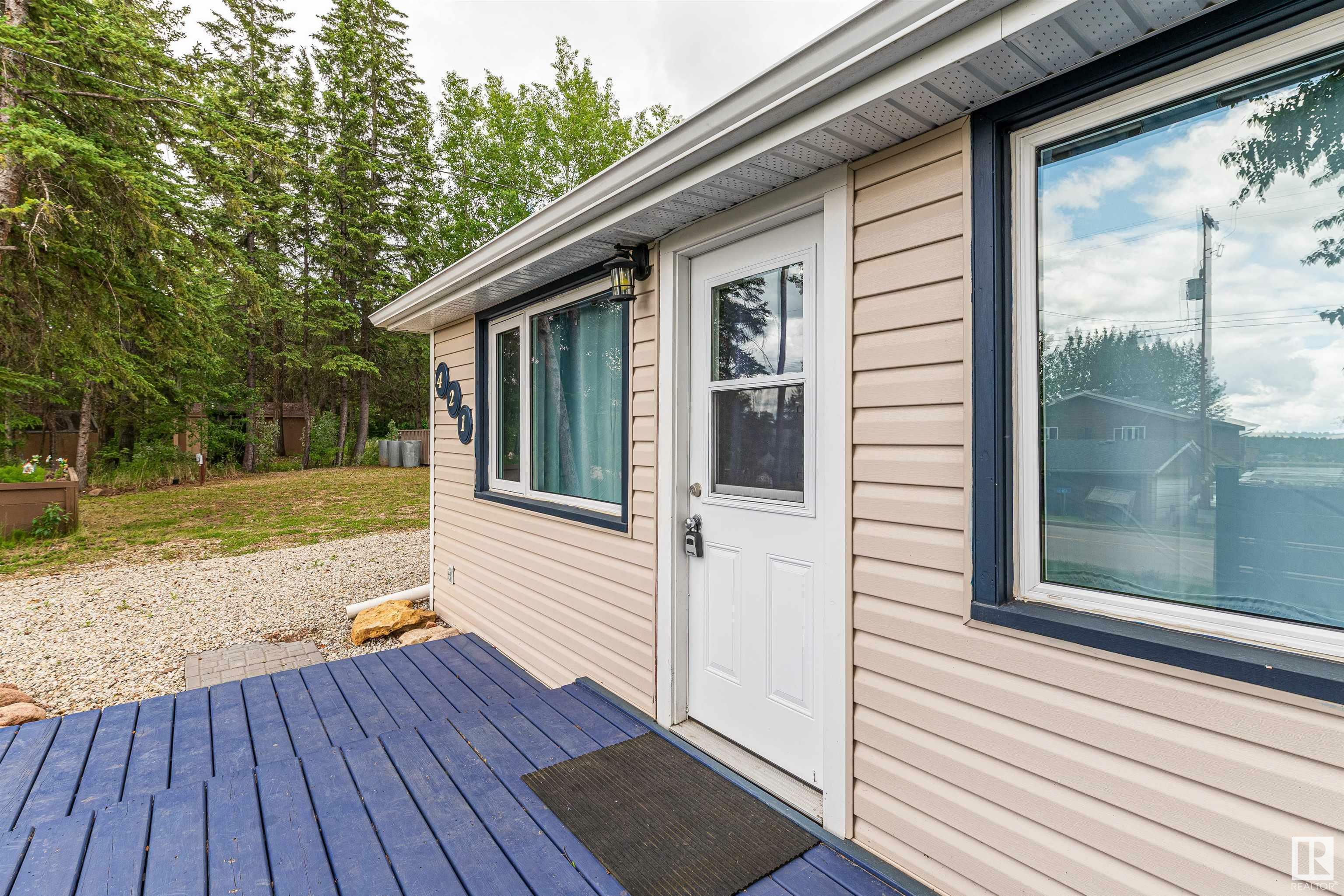 Property Photo:  421 Lakeview Drive  AB T0E 1V0 