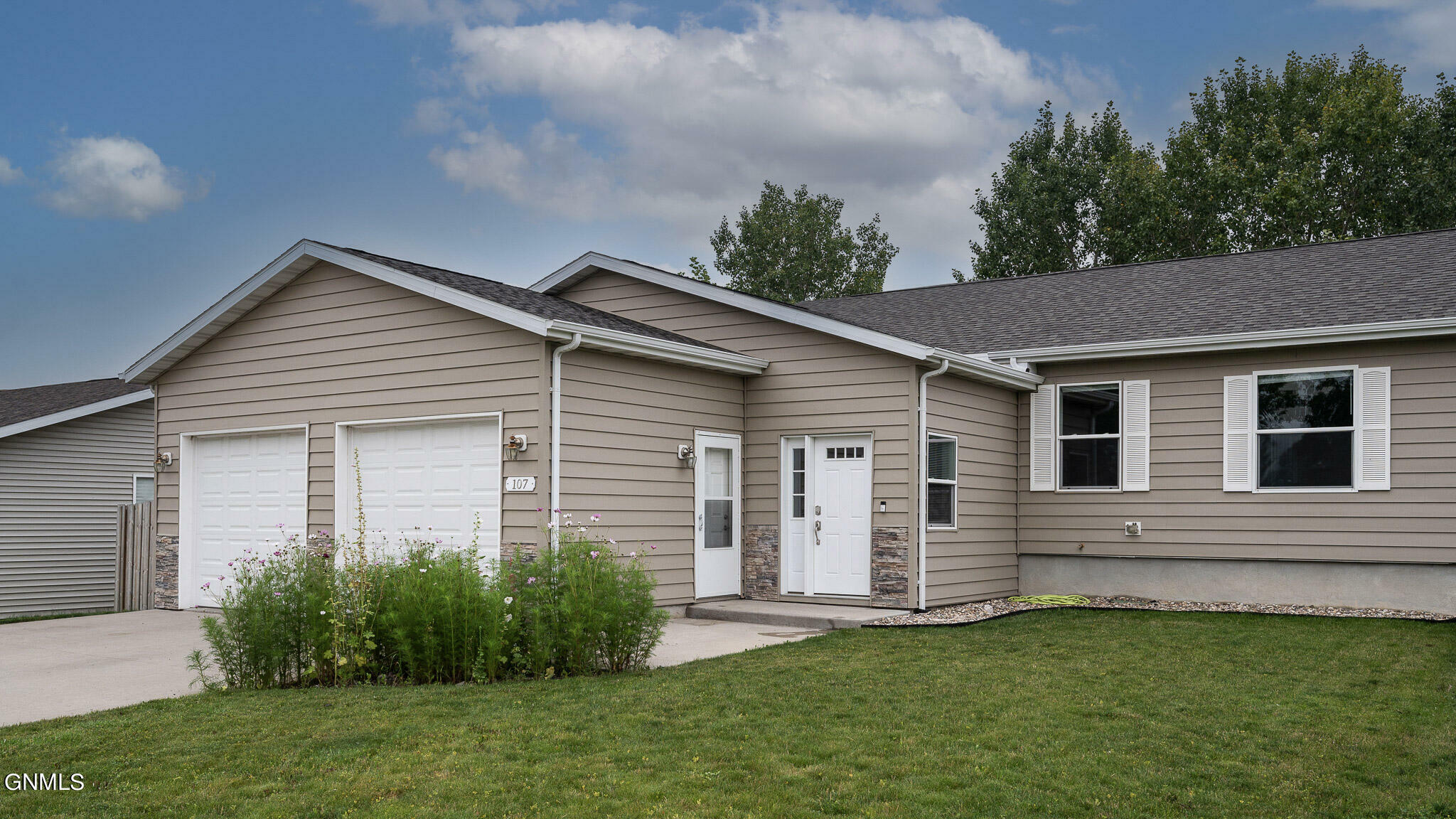 Property Photo:  107 16th Street NW  ND 58523 