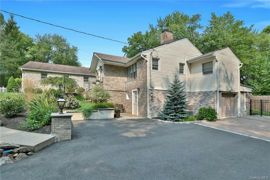 Property Photo:  15 Green Hedges Lane  NY 10913 