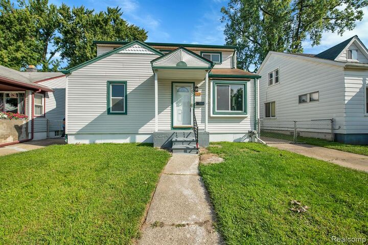 569 E Annabelle Avenue  Hazel Park MI 48030 1253 photo