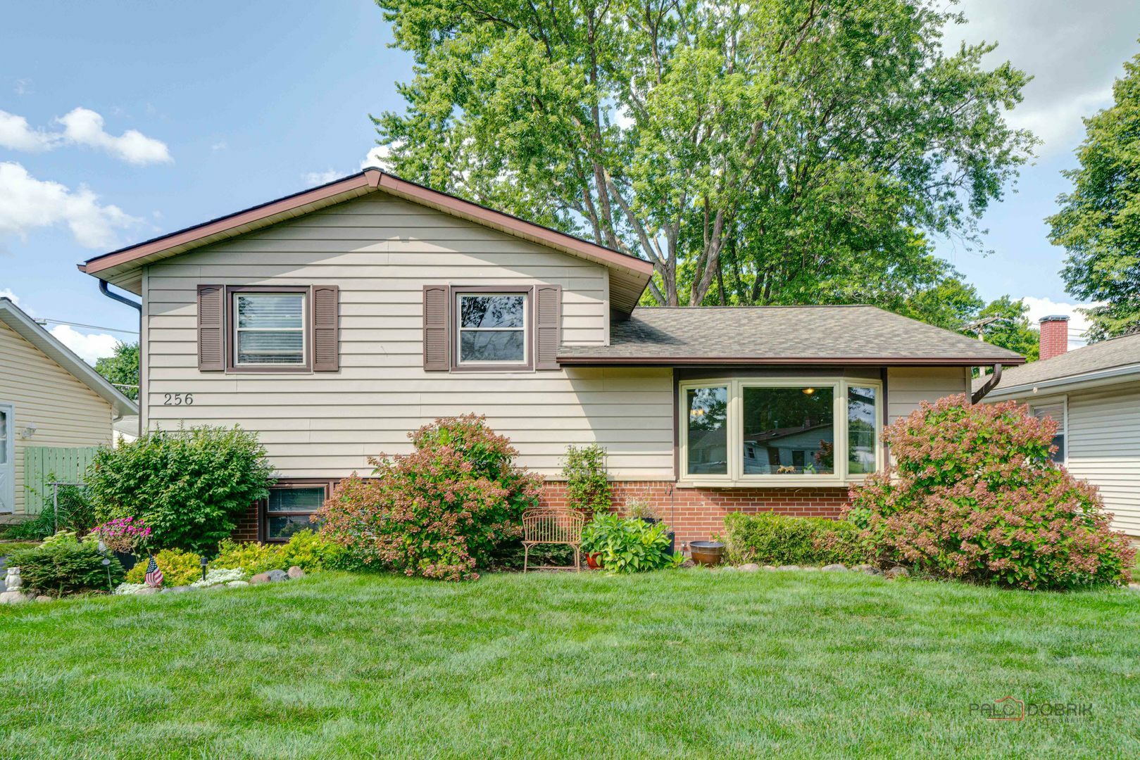 Property Photo:  256 N Fairlawn Avenue N  IL 60060 