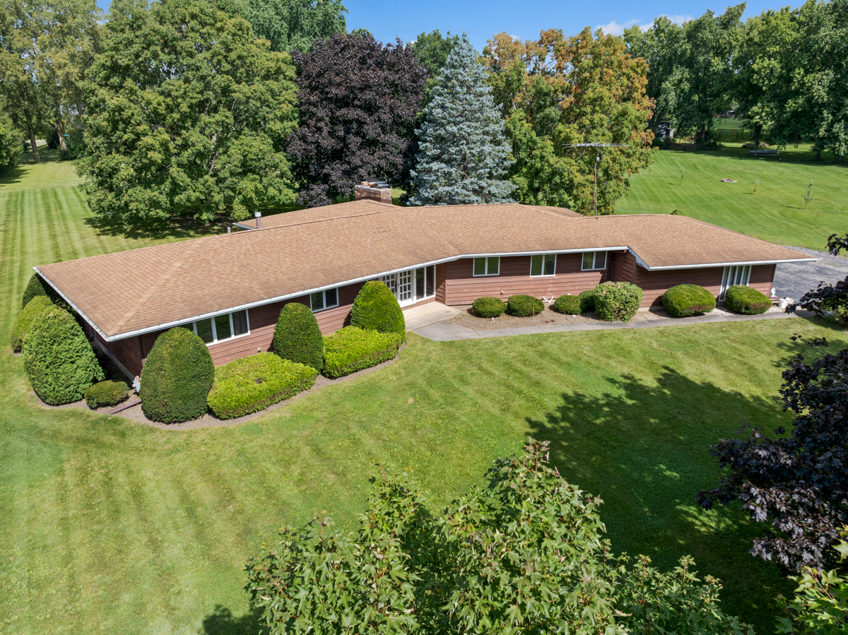 Property Photo: 6217 Lakeview Drive IL 60142