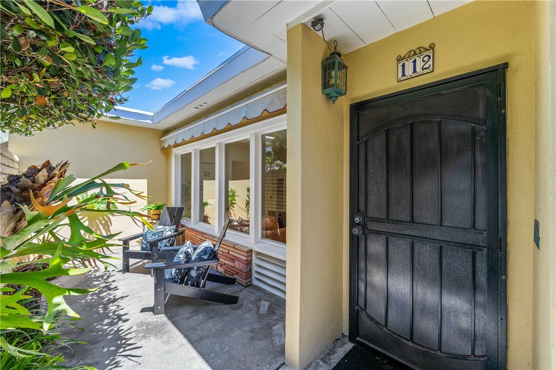 Property Photo:  112 Huntington Street  CA 92648 