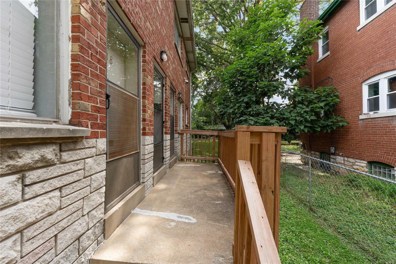 Property Photo:  218 Bellerive Boulevard  MO 63111 