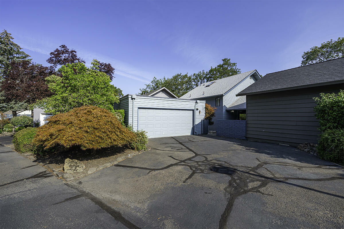 2663 Heritage Way  Medford OR 97504 photo