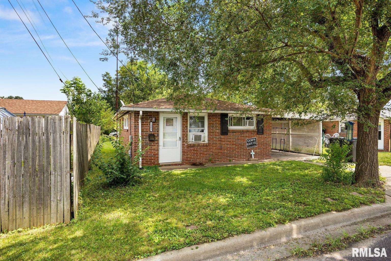 Property Photo:  1402 Sommerset Street  IL 61554 