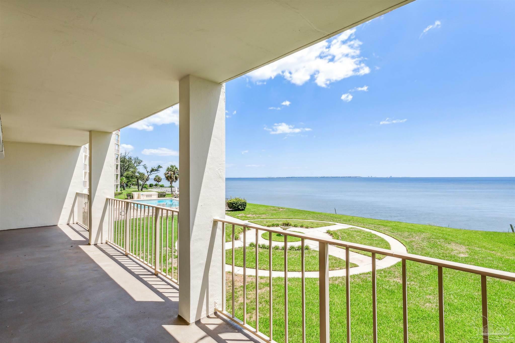 Property Photo:  615 Bayshore Dr 208  FL 32507 