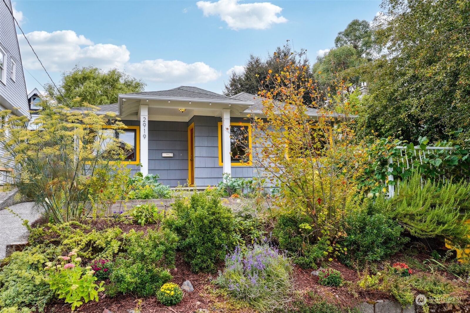 Property Photo:  2919 3rd Avenue N  WA 98109 