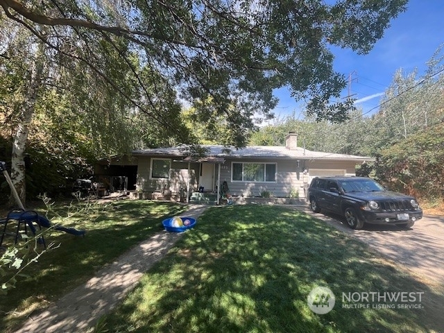 Property Photo: 1820 S Wenatchee Avenue WA 98801