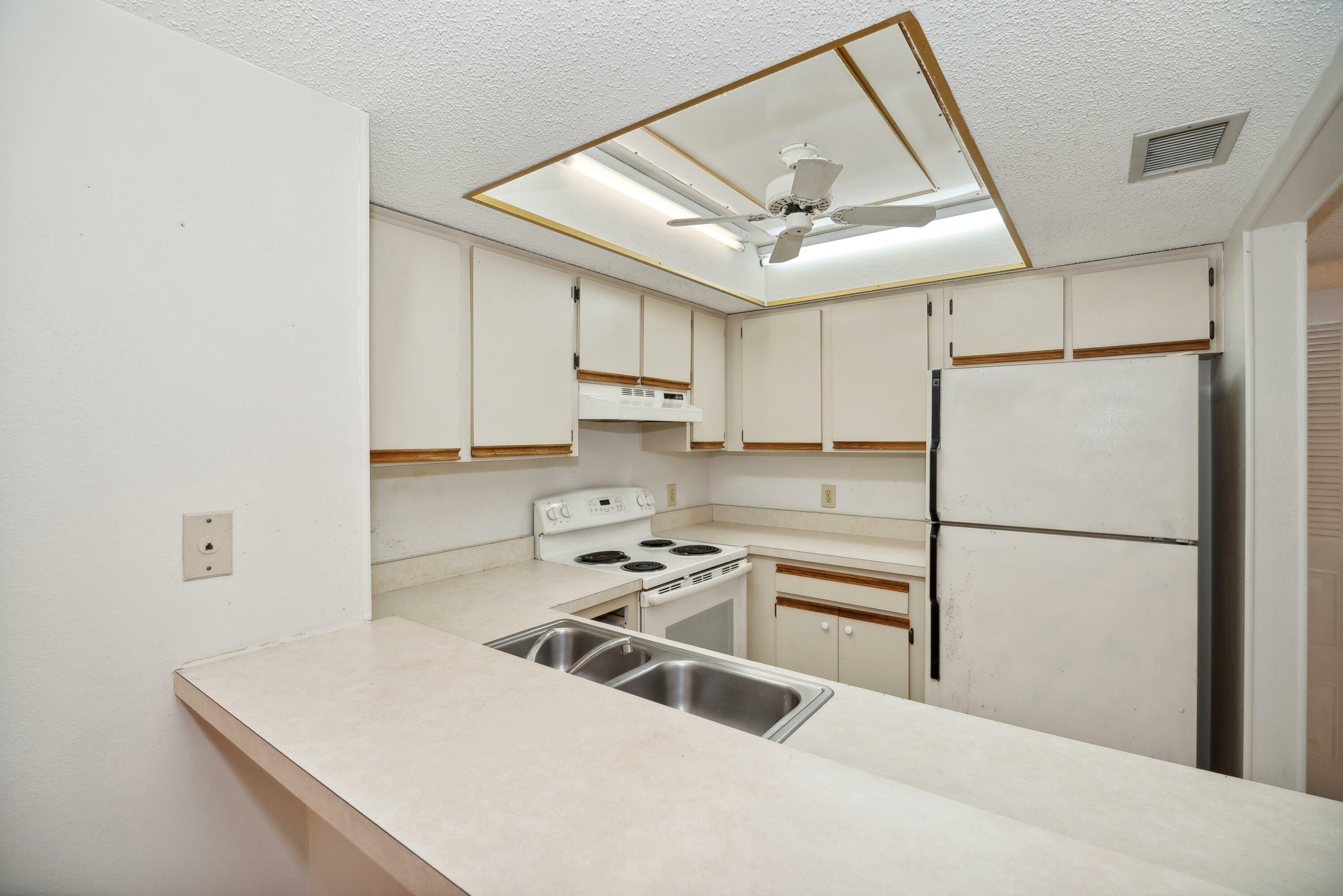 Property Photo:  993 Sonesta Avenue NE 205  FL 32905 