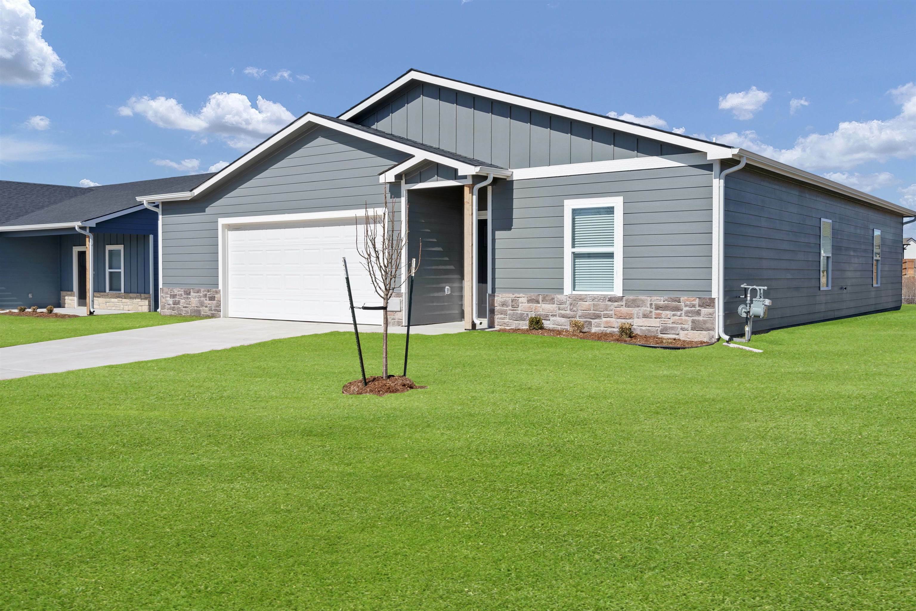 Property Photo:  200 S Gatewood St  KS 67147 