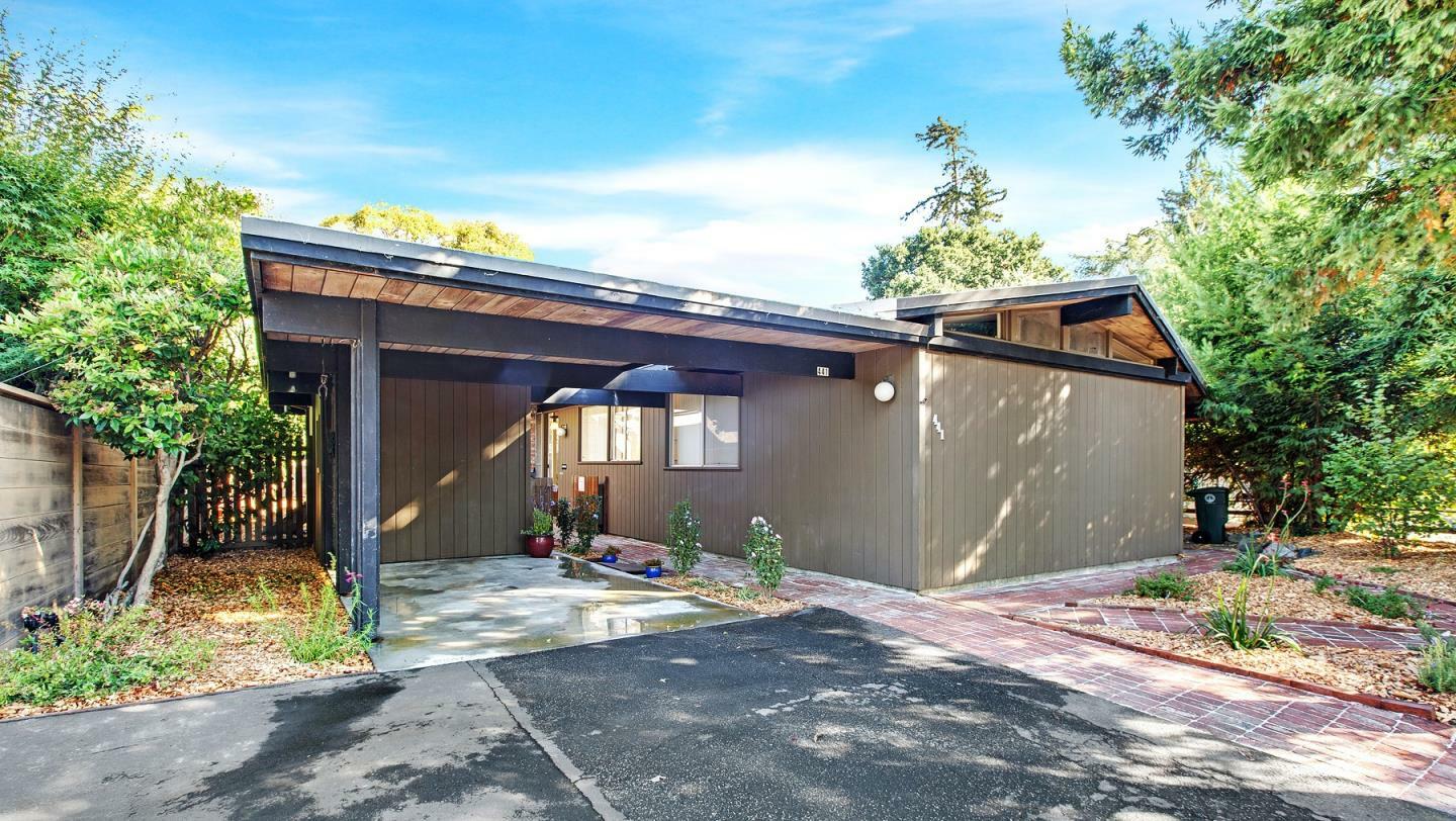 Property Photo:  441 Carolina Lane  CA 94306 