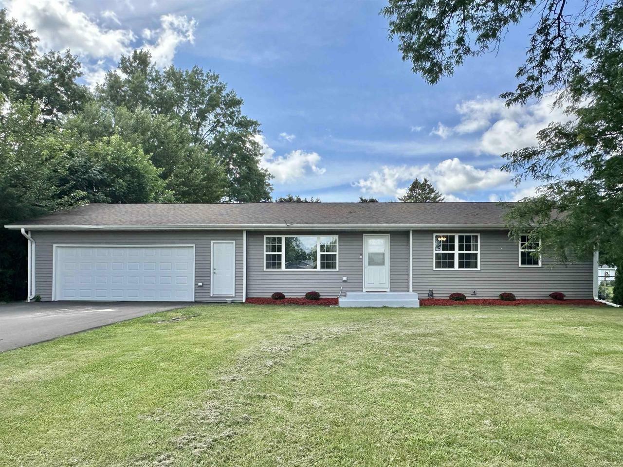 Property Photo:  836 East Hart Road  WI 53511 