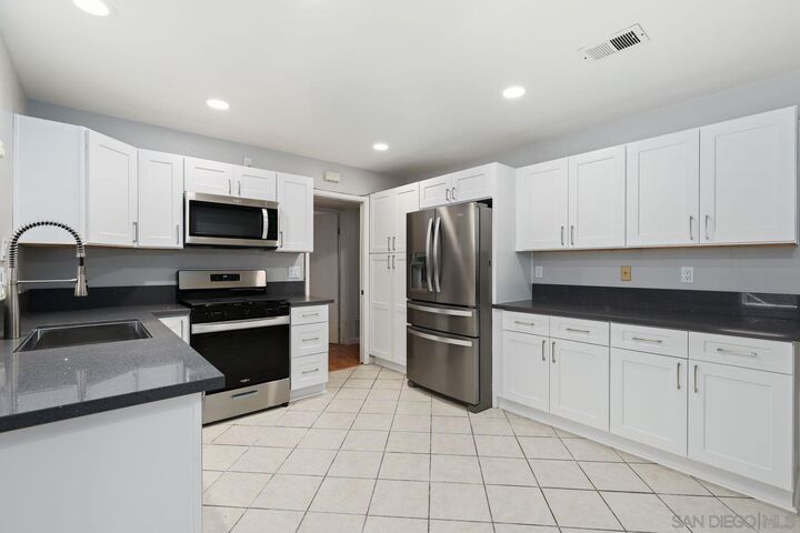 Property Photo:  11282 Almazon St  CA 92129 