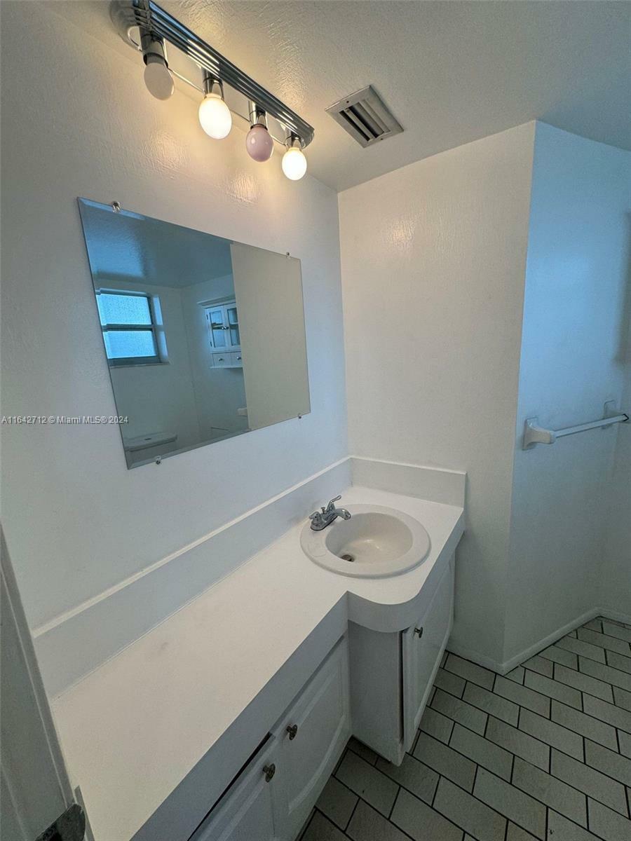 Property Photo:  1750 NE 191st St 213-2  FL 33179 