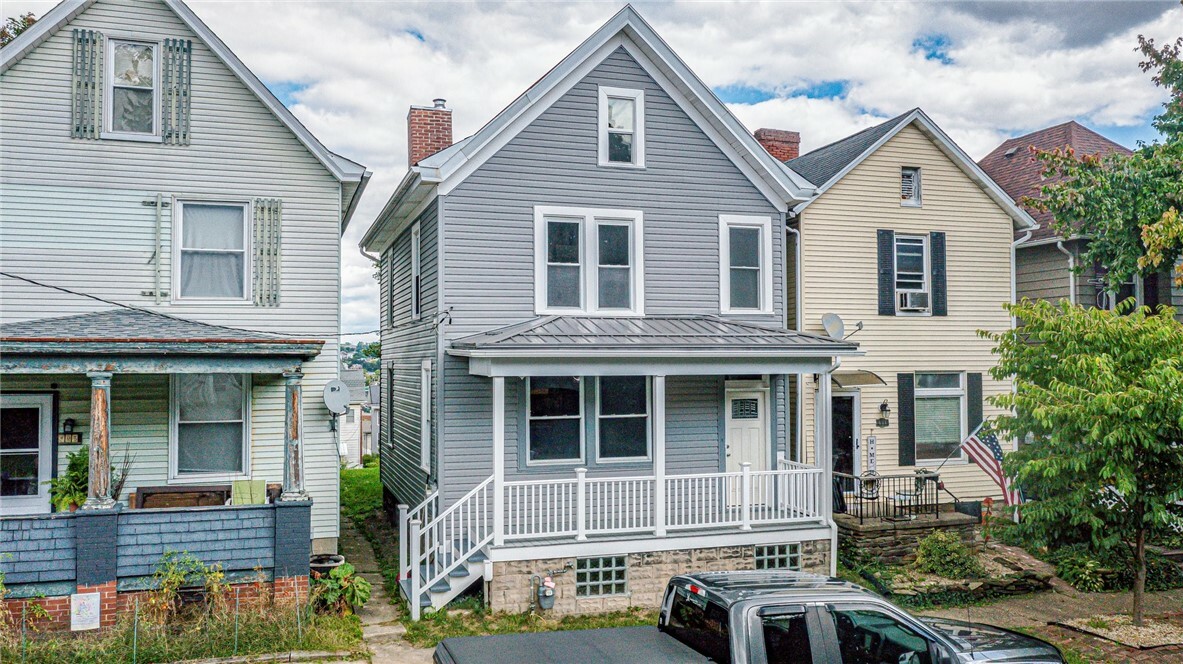 Property Photo:  409 Oakland Ave  PA 15601 