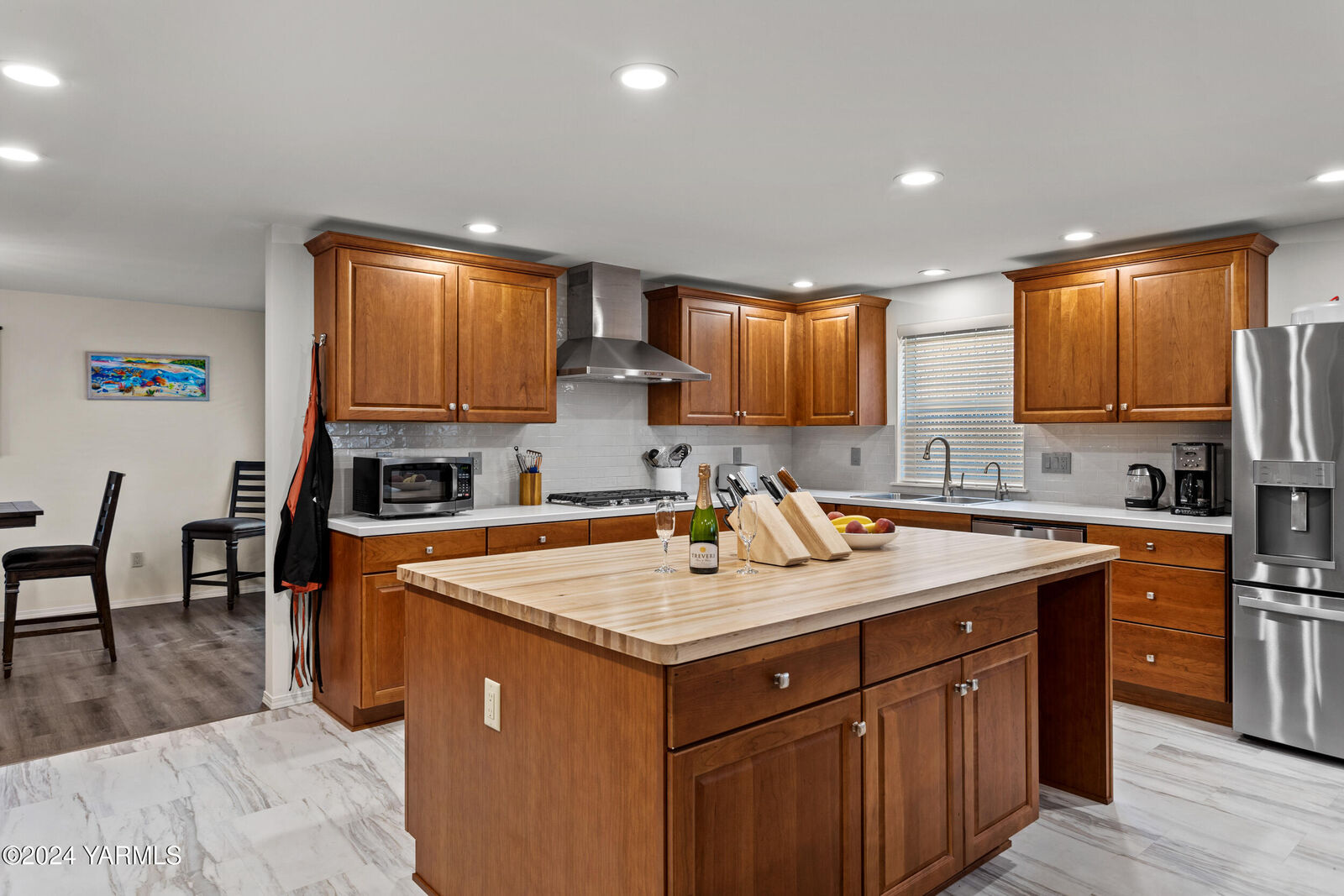 Property Photo:  5 Burning Tree Dr  WA 98902 